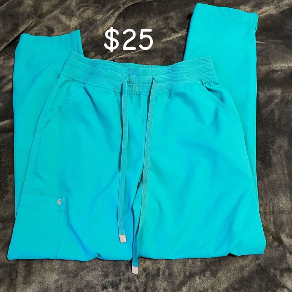 Womens scrub bottoms size xs, small
*$25 a piece*